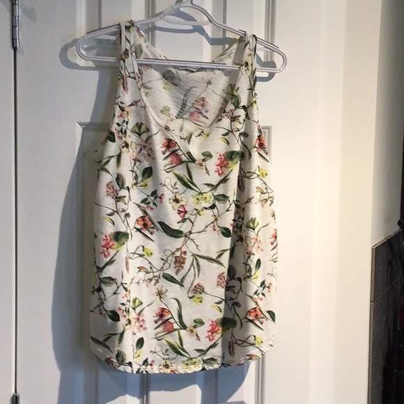 2 tank tops for the price. - Picture 4 of 5